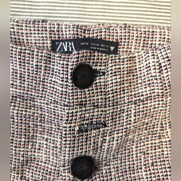 Shorts - Picture 2 of 3